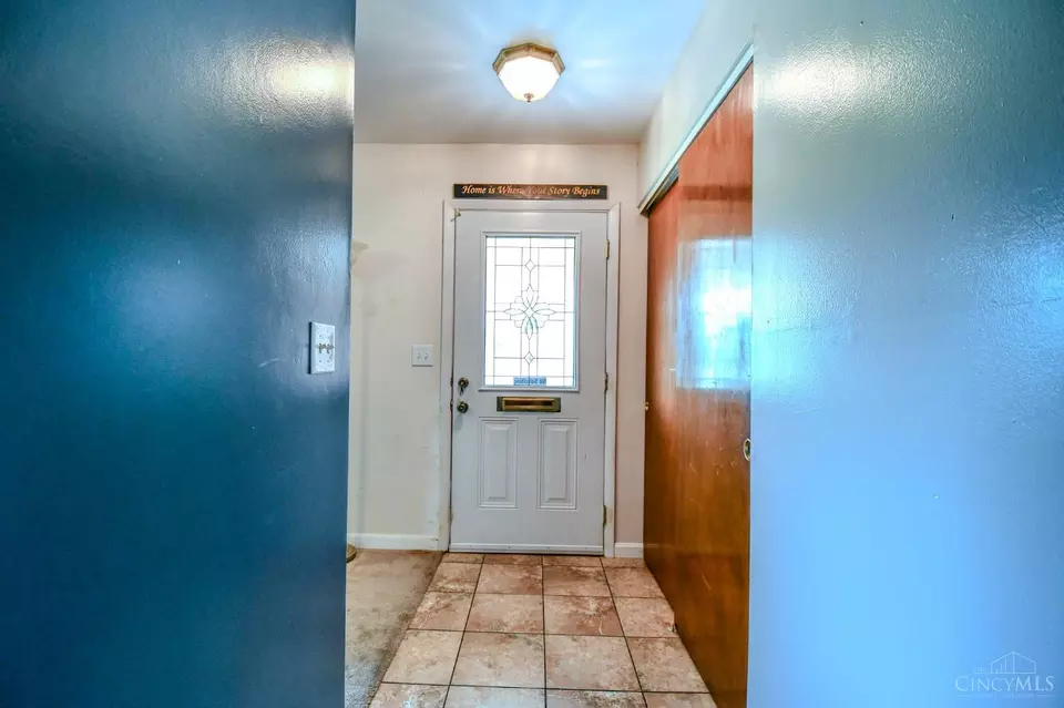 Entry Way - 11760 Van Camp Ln, Springdale, OH 45246 photo 1 of 2