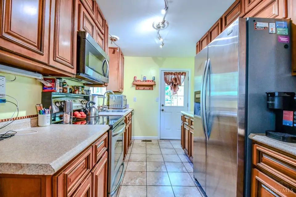 Kitchen - 11760 Van Camp Ln, Springdale, OH 45246 photo 2 of 2
