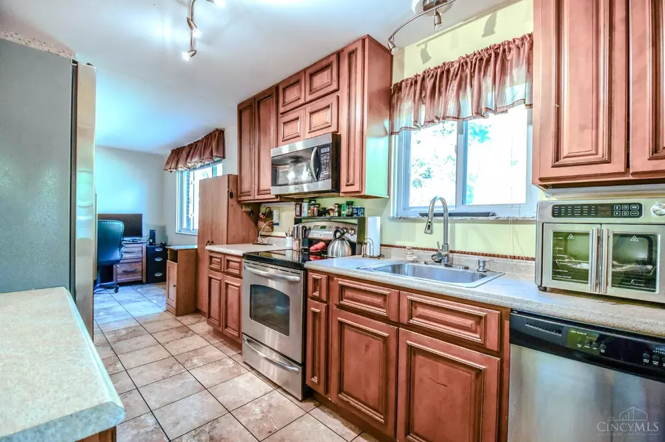 Kitchen - 11760 Van Camp Ln, Springdale, OH 45246 photo 1 of 2