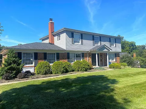 9805 Delray Dr, Montgomery, OH 45242