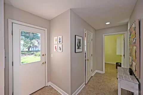 Entry Way - 7516 Kingston View Ct, Cincinnati, OH 45255 photo 4 of 4