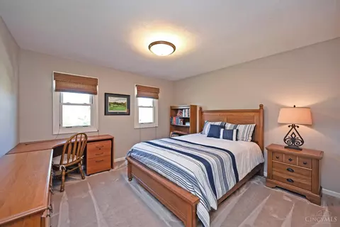 Bedroom - 7516 Kingston View Ct, Cincinnati, OH 45255 photo 8 of 9