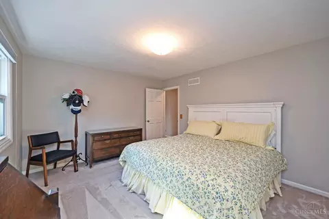Bedroom - 7516 Kingston View Ct, Cincinnati, OH 45255 photo 7 of 9