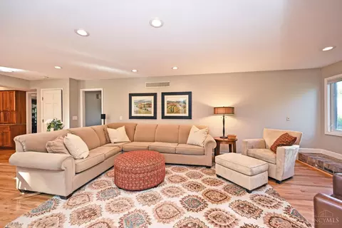 Living - 7516 Kingston View Ct, Cincinnati, OH 45255 photo 4 of 4