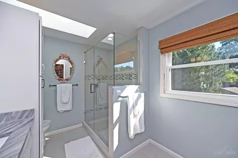 Bath - 7516 Kingston View Ct, Cincinnati, OH 45255 photo 3 of 6