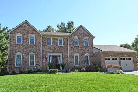 Exterior - 7516 Kingston View Ct, Cincinnati, OH 45255 photo 2 of 19