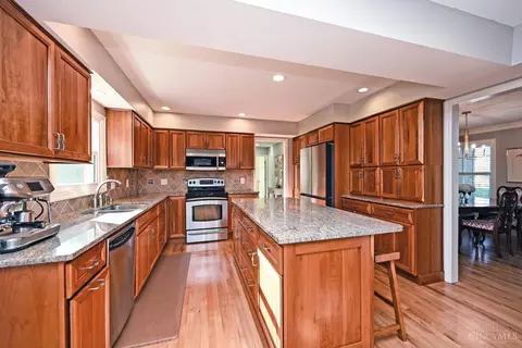 Kitchen - 7516 Kingston View Ct, Cincinnati, OH 45255 photo 2 of 4