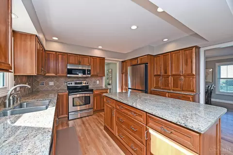 Kitchen - 7516 Kingston View Ct, Cincinnati, OH 45255 photo 3 of 4