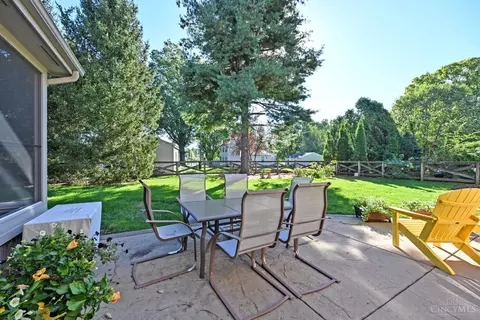 Exterior - 7516 Kingston View Ct, Cincinnati, OH 45255 photo 7 of 19