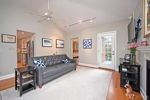Living - 3460 Custer Ave, Cincinnati, OH 45208 photo 7 of 8