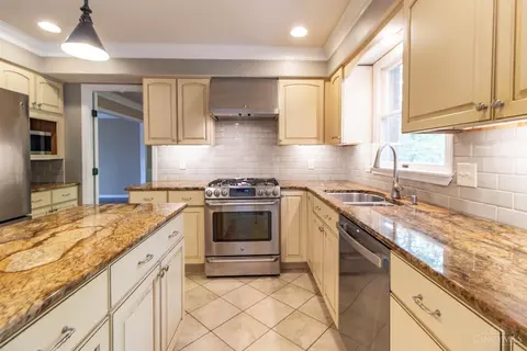 Kitchen - 11507 Applejack Ct, Cincinnati, OH 45249 photo 4 of 5