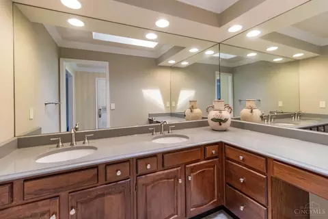 Bath - 11507 Applejack Ct, Cincinnati, OH 45249 photo 4 of 6