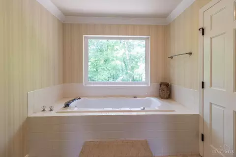 Bath - 11507 Applejack Ct, Cincinnati, OH 45249 photo 3 of 6