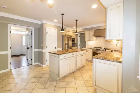 Kitchen - 11507 Applejack Ct, Cincinnati, OH 45249 photo 3 of 5