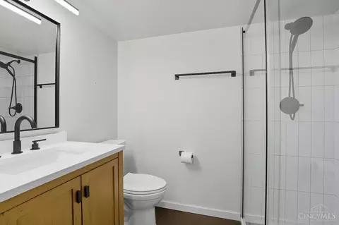 Bath - 4342 Beechmont Dr, Cincinnati, OH 45244 photo 2 of 2