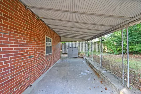 Exterior - 3800 Settle Rd, Mariemont, OH 45227 photo 4 of 9