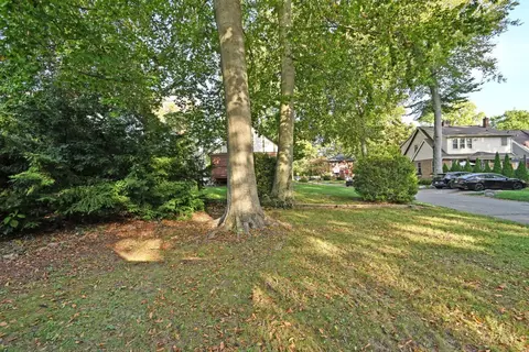Exterior - 3800 Settle Rd, Mariemont, OH 45227 photo 5 of 9