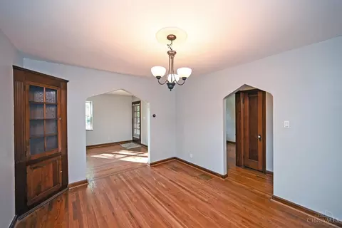 Dining - 3800 Settle Rd, Mariemont, OH 45227 photo 2 of 2