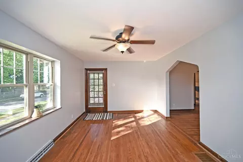 Living - 3800 Settle Rd, Mariemont, OH 45227 photo 3 of 4