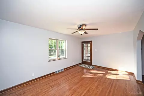 Living - 3800 Settle Rd, Mariemont, OH 45227 photo 2 of 4