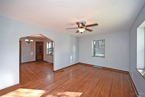 Living - 3800 Settle Rd, Mariemont, OH 45227 photo 1 of 4