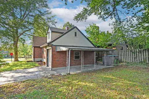 Exterior - 3800 Settle Rd, Mariemont, OH 45227 photo 8 of 9