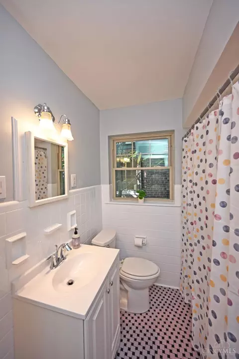 Bath - 3800 Settle Rd, Mariemont, OH 45227 photo 1 of 3