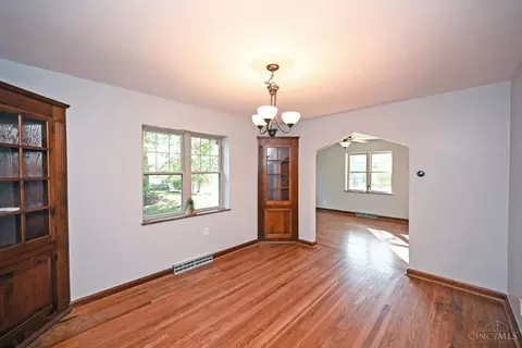 Living - 3800 Settle Rd, Mariemont, OH 45227 photo 4 of 4