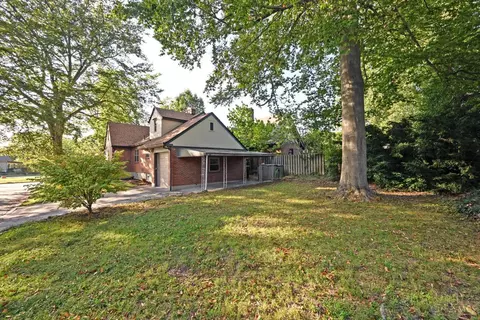 Exterior - 3800 Settle Rd, Mariemont, OH 45227 photo 7 of 9