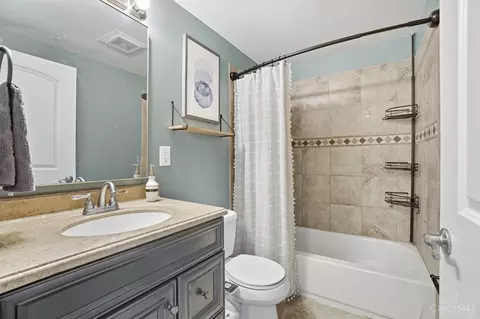 Bath - 11489 Gravenhurst Dr, Cincinnati, OH 45231 photo 1 of 5