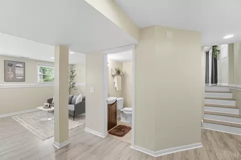 Entry Way - 11489 Gravenhurst Dr, Cincinnati, OH 45231 photo 3 of 3