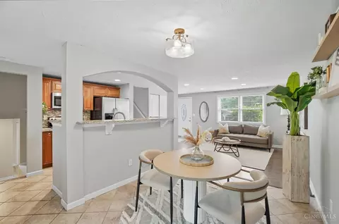 Dining - 11489 Gravenhurst Dr, Cincinnati, OH 45231 photo 2 of 3