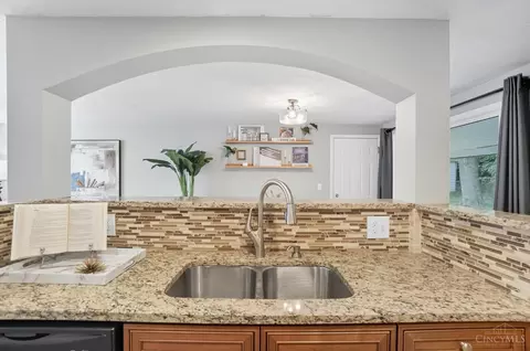 Kitchen - 11489 Gravenhurst Dr, Cincinnati, OH 45231 photo 3 of 4