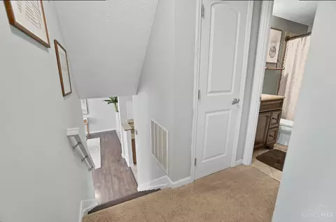Entry Way - 11489 Gravenhurst Dr, Cincinnati, OH 45231 photo 2 of 3