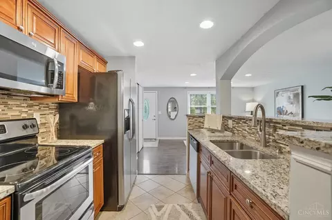 Kitchen - 11489 Gravenhurst Dr, Cincinnati, OH 45231 photo 1 of 4