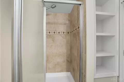 Bath - 11489 Gravenhurst Dr, Cincinnati, OH 45231 photo 5 of 5