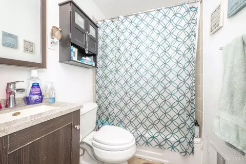 Bath - 4730 Hardwick Dr, Cincinnati, OH 45238 photo 1 of 1
