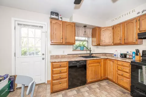 Kitchen - 4730 Hardwick Dr, Cincinnati, OH 45238 photo 1 of 5