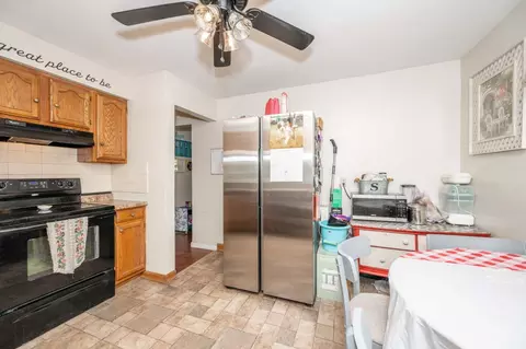 Kitchen - 4730 Hardwick Dr, Cincinnati, OH 45238 photo 4 of 5