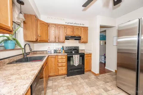 Kitchen - 4730 Hardwick Dr, Cincinnati, OH 45238 photo 2 of 5