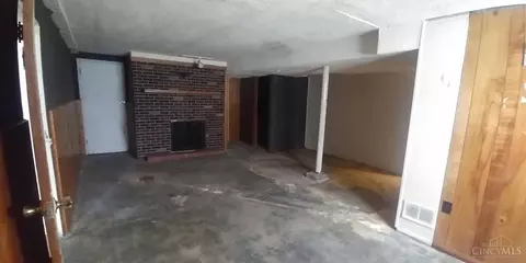 Living - 749 Wilbud Dr, Cincinnati, OH 45205 photo 4 of 4