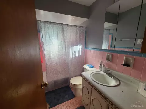 Bath - 749 Wilbud Dr, Cincinnati, OH 45205 photo 2 of 2