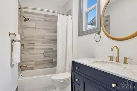 Bath - 1605 Ruth Ave, Cincinnati, OH 45207 photo 5 of 6