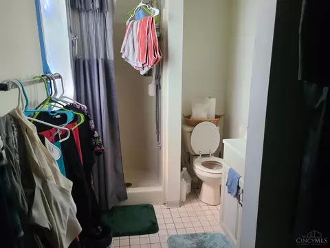 Bath - 2885 Shaffer Ave, Cincinnati, OH 45211 photo 1 of 1