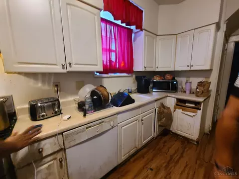 Kitchen - 2885 Shaffer Ave, Cincinnati, OH 45211 photo 2 of 2