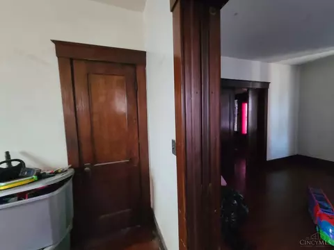 Entry Way - 2885 Shaffer Ave, Cincinnati, OH 45211 photo 2 of 4