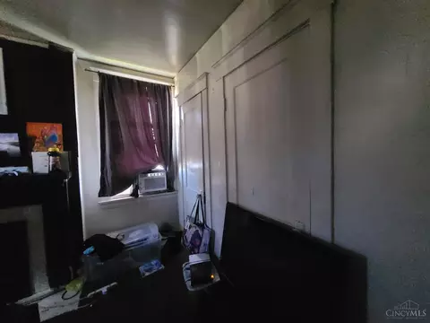 Bedroom - 2885 Shaffer Ave, Cincinnati, OH 45211 photo 2 of 2