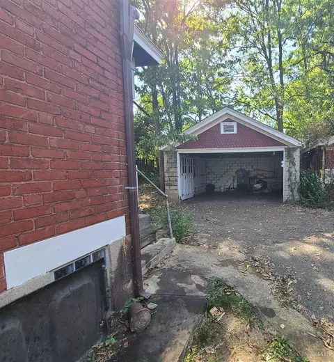 Exterior - 2885 Shaffer Ave, Cincinnati, OH 45211 photo 2 of 3