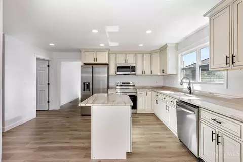Kitchen - 2161 Crest Rd, Forest Park, OH 45240 photo 3 of 5