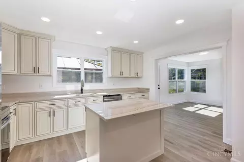 Kitchen - 2161 Crest Rd, Forest Park, OH 45240 photo 4 of 5